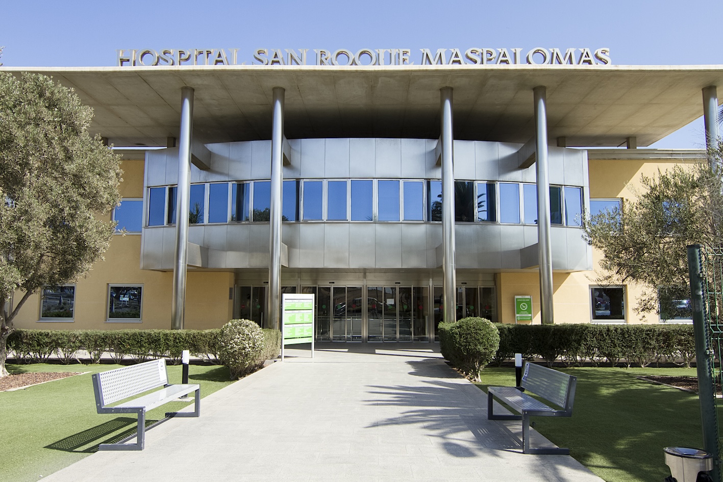01_Hospitales_Universitarios_San_Roque_in_Maspalomas.jpg